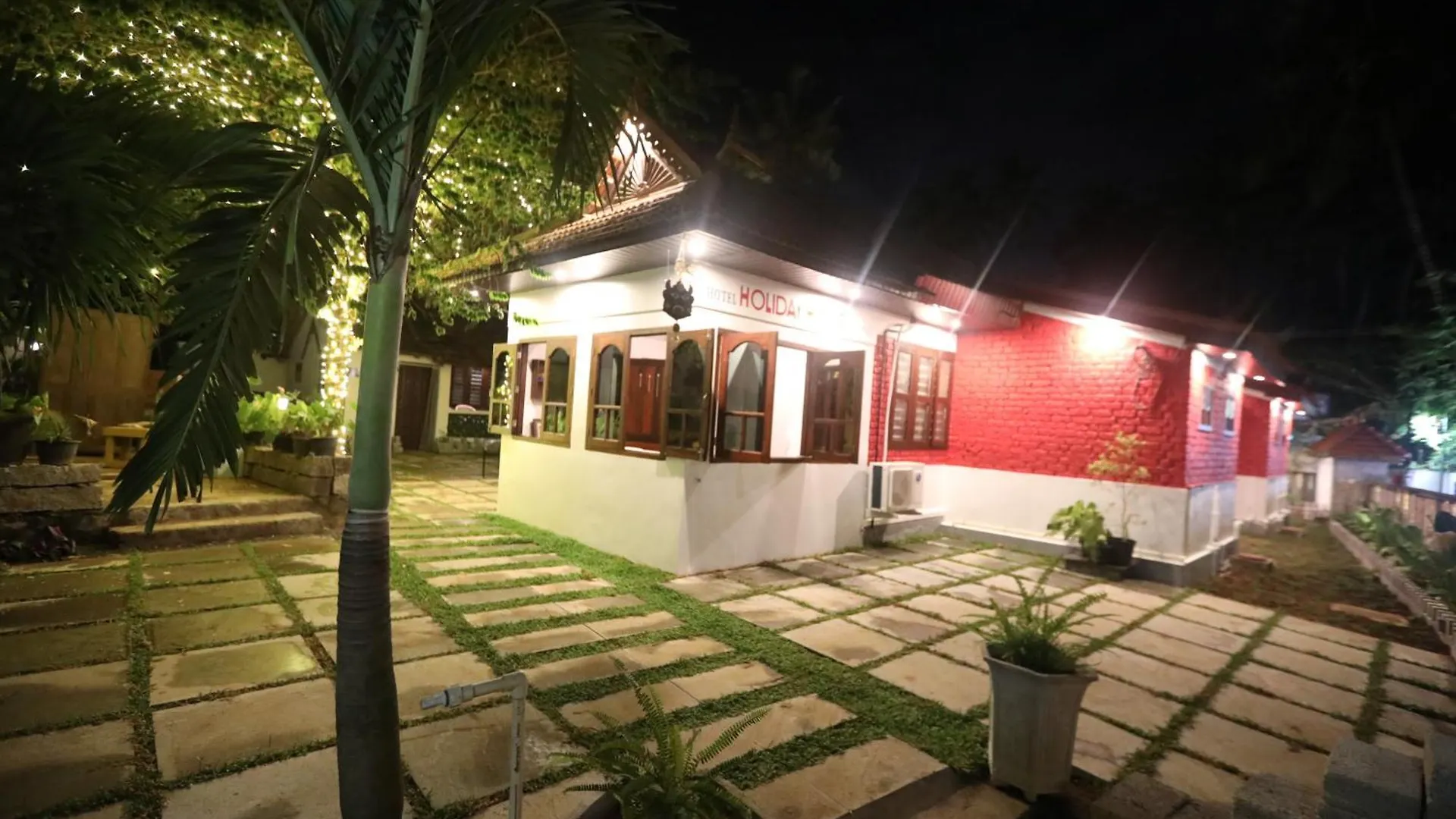 Hotel Holiday Home Kovalam Bed & Breakfast